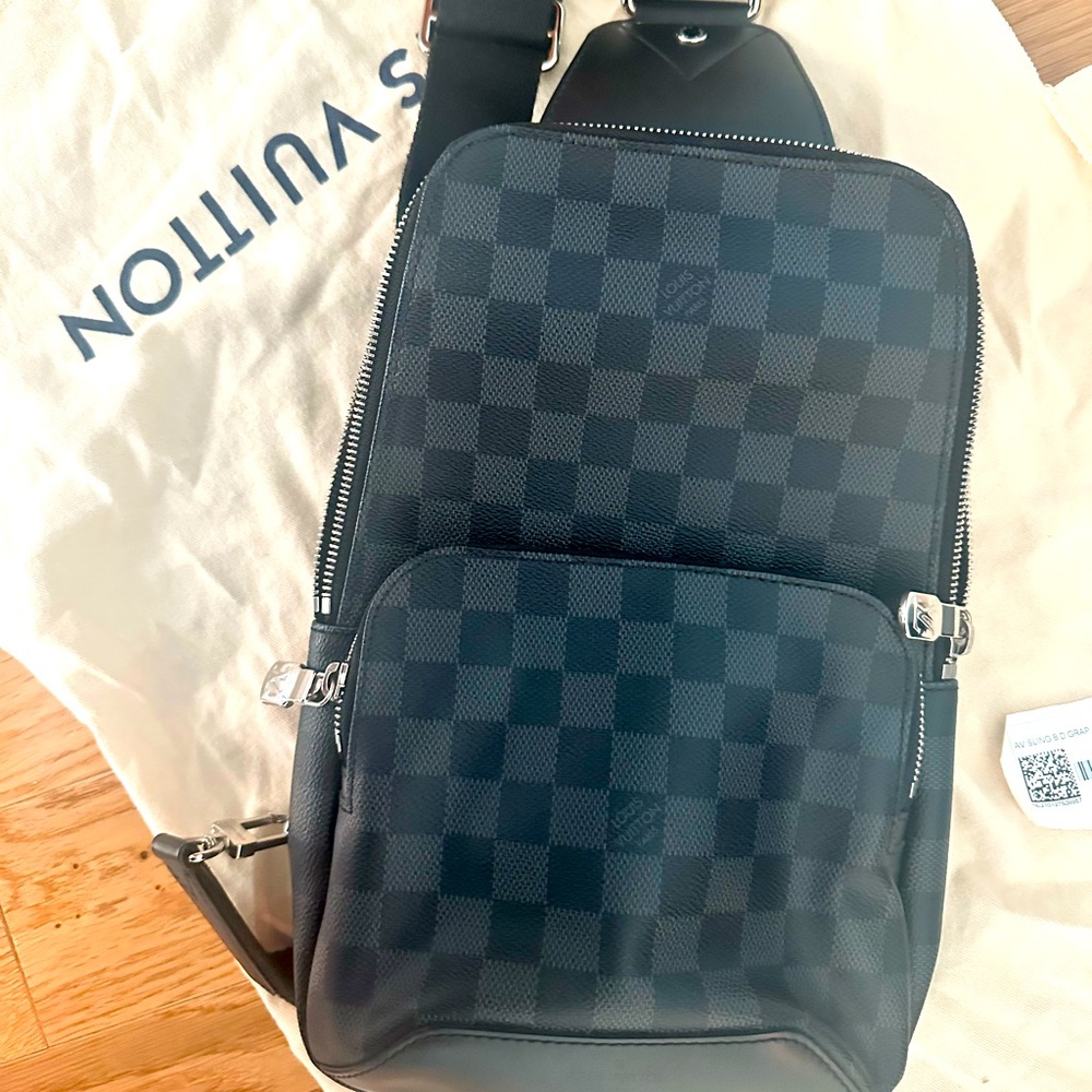 Louis Vuitton Avenue Sling bag